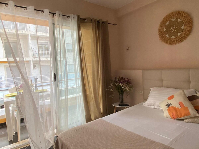 Others 3, Sofia Room's 1, Durrësit