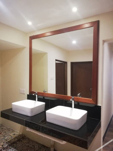 Bathroom 3, Anggun Lodge Private Room with Sharing Bathroom, Semporna