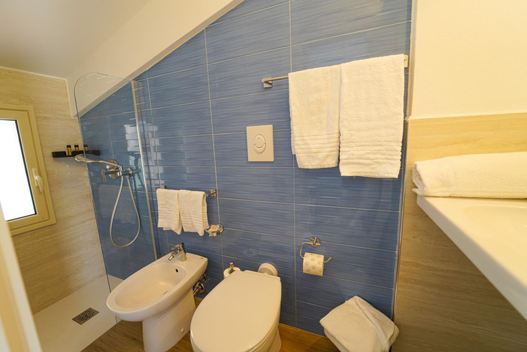 Bathroom 3, Cefalu Resort - Sporting Club, Palermo