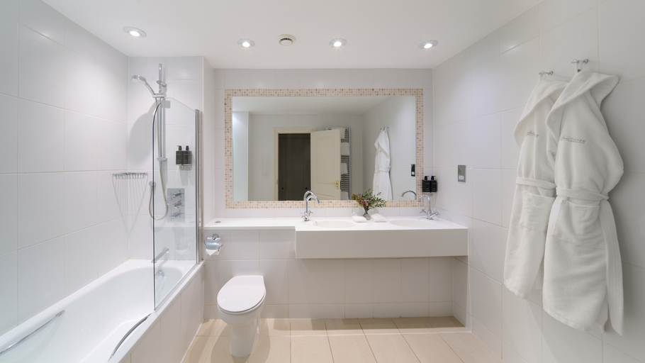 Bathroom 5, Fermain Valley Hotel