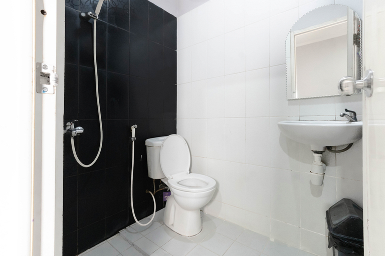 Bathroom 4, Sapadia Guest House Syailendra, Medan