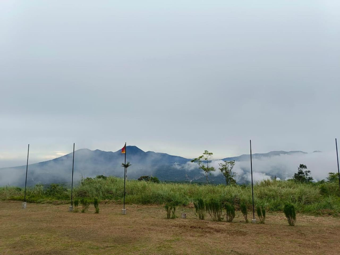 5, Hollywood Hill Lengkoan, Minahasa