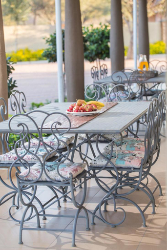 Food & Drinks 5, Elegant and Exclusive Boutique Guesthouse, Gaborone