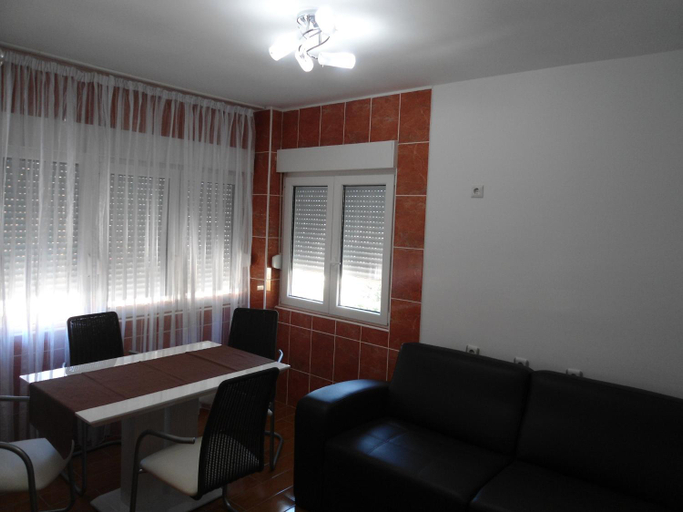 Facilities 5, Lazar Apartments