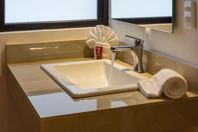 Bathroom 3, Nomads Party Hotel & Hostel, Isla Mujeres