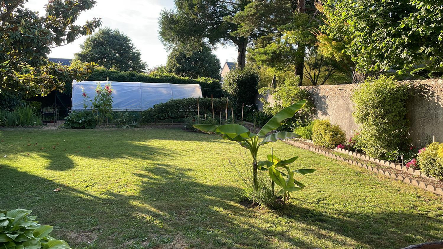 Others 4, Les glycines, Eure-et-Loir