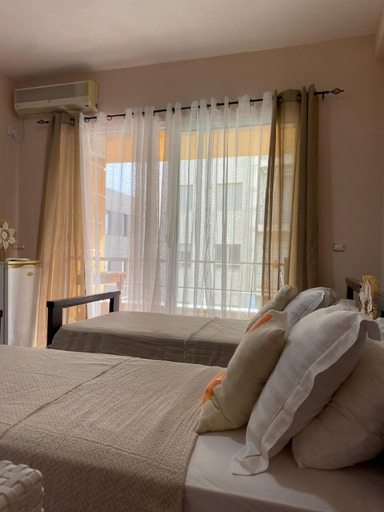 Others 4, Sofia Room's 4, Durrësit