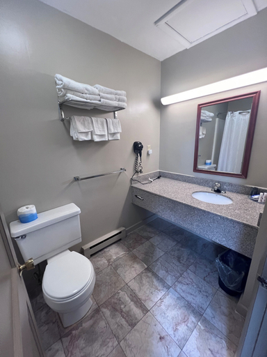 Bathroom 5, Rodeway Inn & Suites, Dauphin