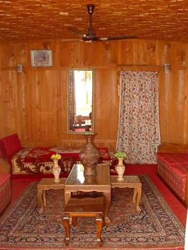 Others 1, Zulekha, Srinagar