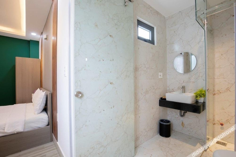 Bathroom 3, Lá Hotel Riverside, Bình Thạnh
