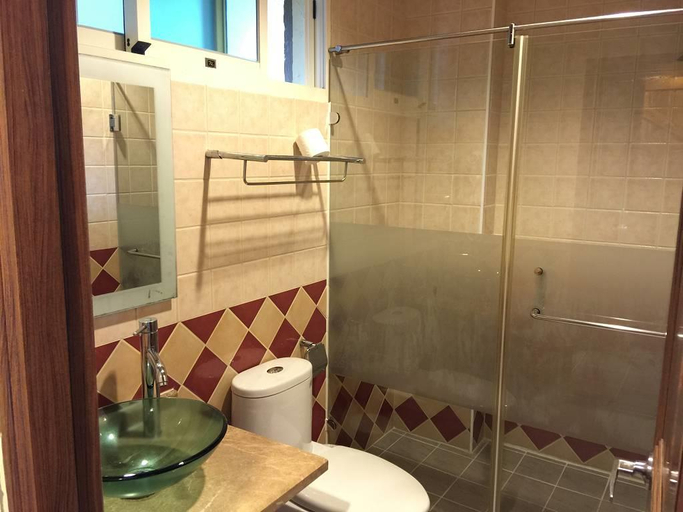 Bathroom 3, Egmont Mountain House, Nantou