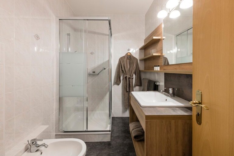 Bathroom, Hotel Oberbrunn, Bolzano
