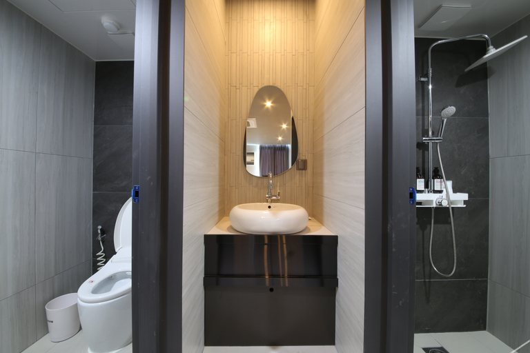 Bathroom 3, Seobusan Tourist Hotel, Gangseo