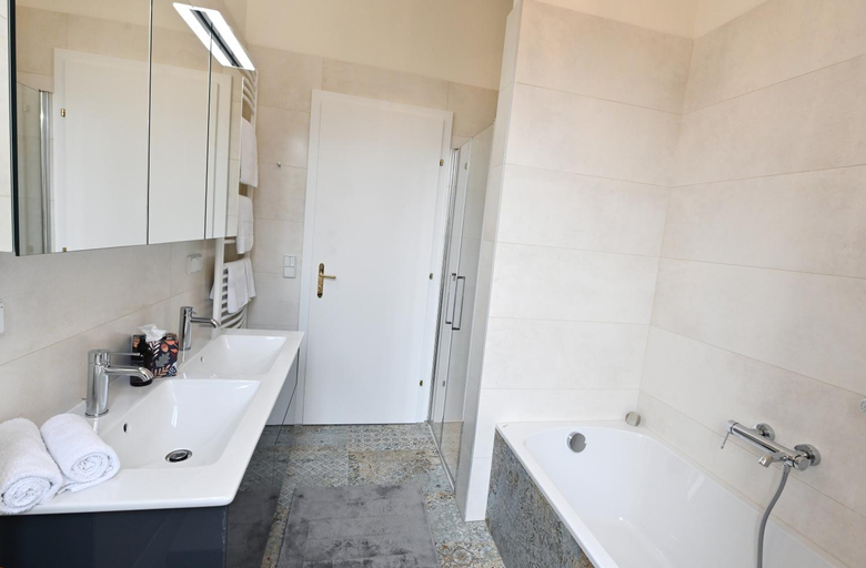 Bathroom 10