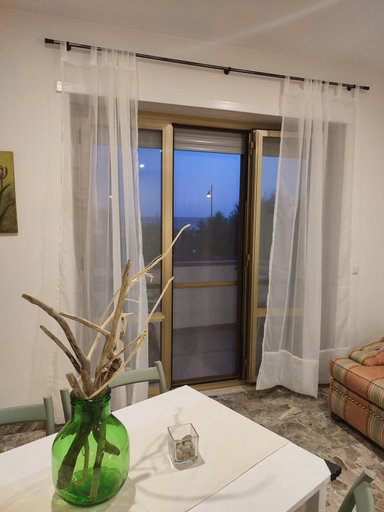 Others 5, Profumo di Mare, Latina