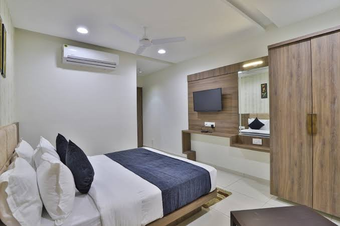 Others 4, Hotel TGS, Anand