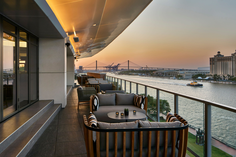 Exterior & Views