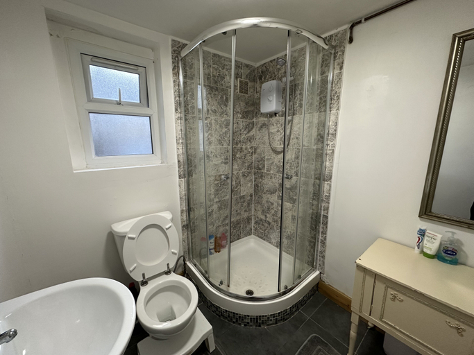Bathroom 3, City Lodge Shadwell, London