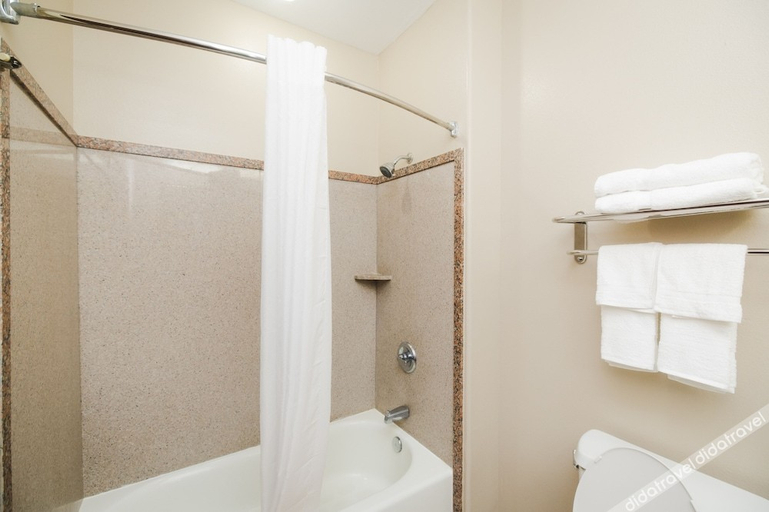 Bathroom 4, SureStay Studio by Best Western Conroe Downtown, Montgomery