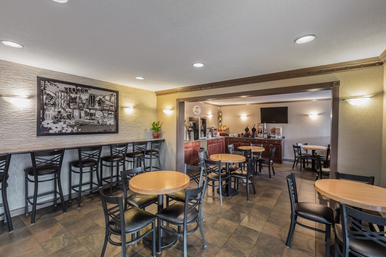 Food & Drinks, Quality Inn & Suites, North Okanagan