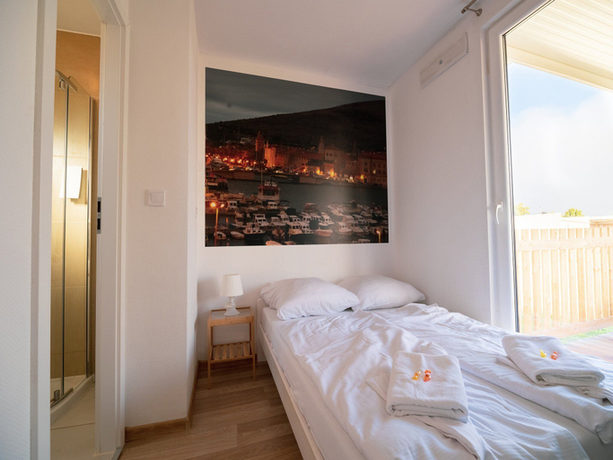 Bedroom 3, Mediteran Homes with Terme Catez Tickets, Brežice