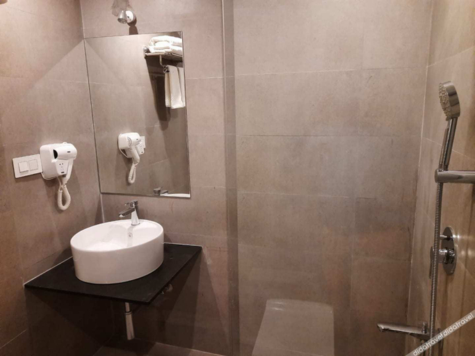Bathroom 4, Regenta Inn Grand Koramangala, Bangalore