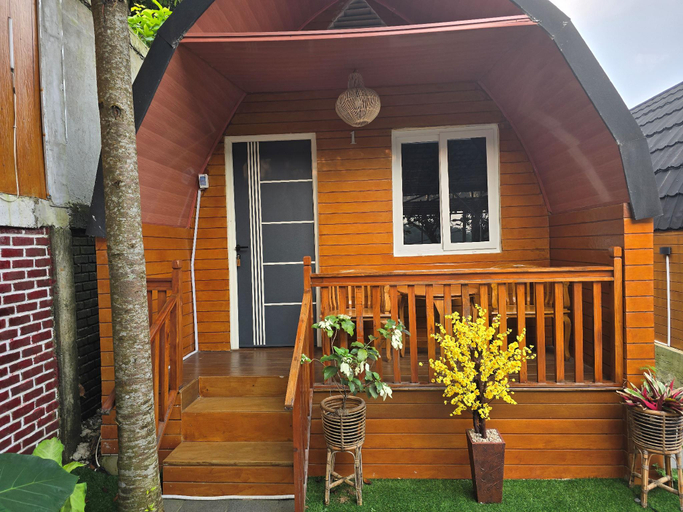 Exterior 3