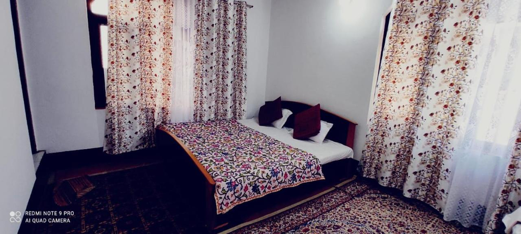Others 3, Zulekha, Srinagar