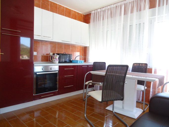 Facilities 3, Lazar Apartments
