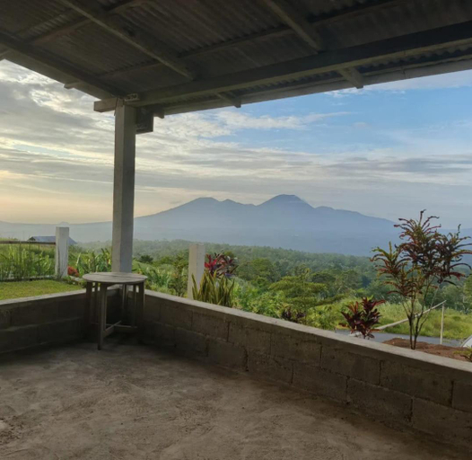 4, Hollywood Hill Lengkoan, Minahasa