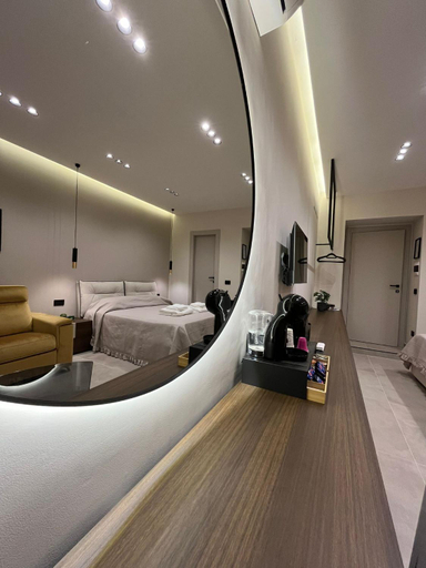Others 5, Stay in Naples, Napoli