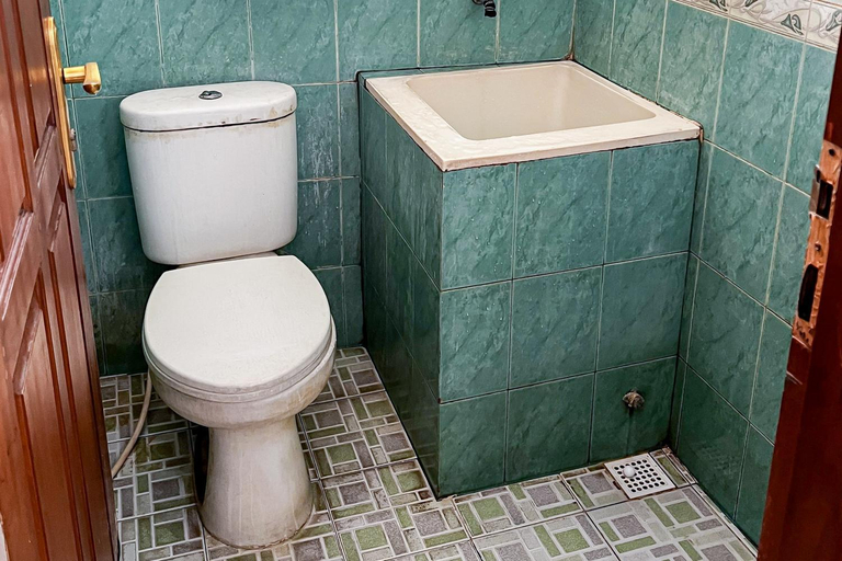 Bathroom 4, OYO 90558 House Of Livina, Central Jakarta
