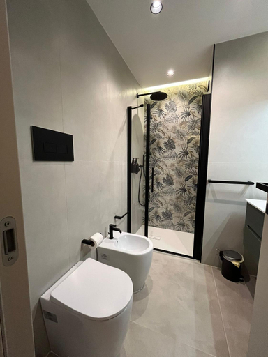 Bathroom 2, Stay in Naples, Napoli