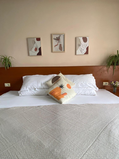 Others 3, Sofia Room's 2, Durrësit