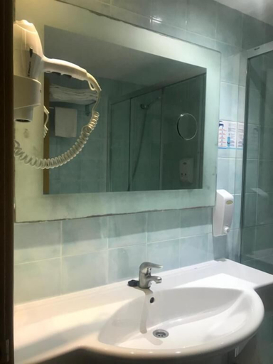 Bathroom 5, Hotel Iris, Baleares