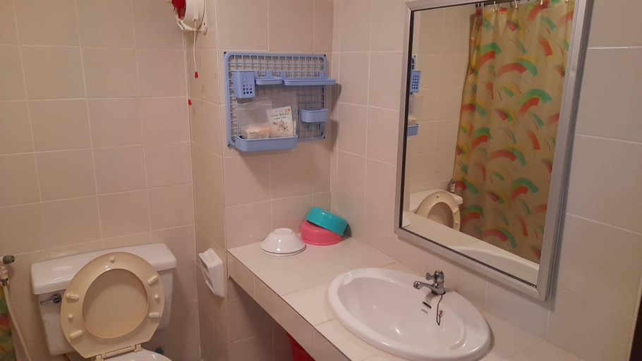 Bathroom 13