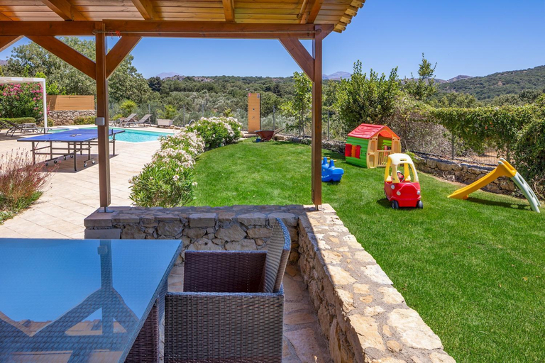 Others 5, Villa Aclando, Crete