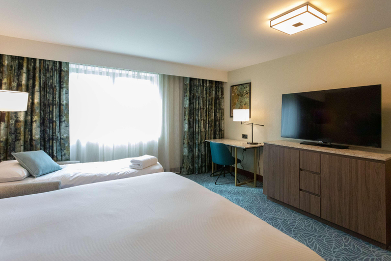 Bedroom 2, Doubletree By Hilton Hotel Nottingham Gateway, Nottingham