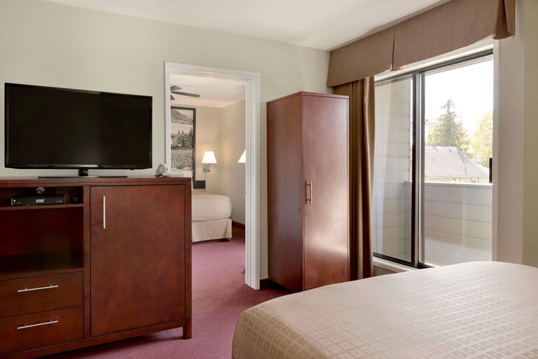 Bedroom 4, Quality Inn & Suites, North Okanagan