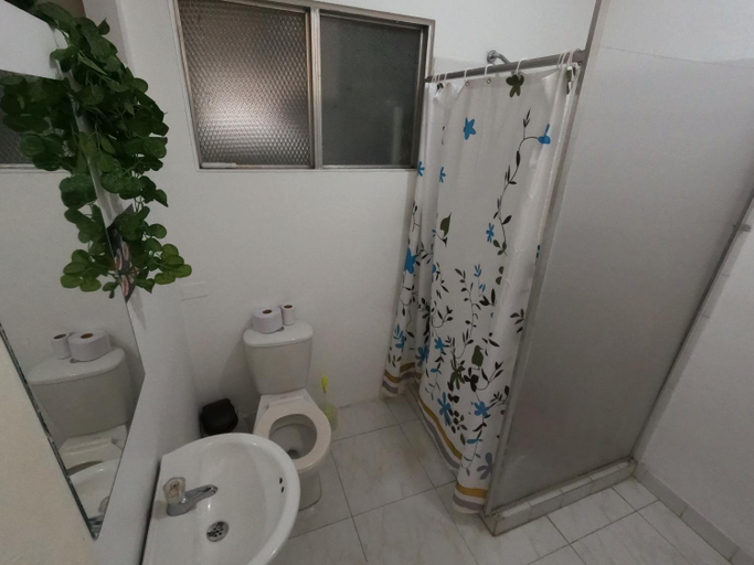 Bathroom 3, Hostal Paz y Vida, Medellín
