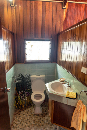 Bathroom 4, Leleana Resort Kolombangara, South Kolombangara