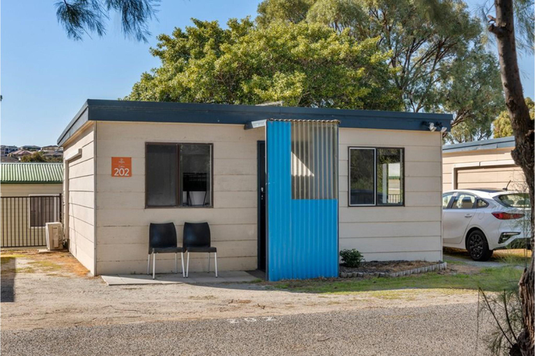 Exterior 11