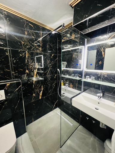 Bathroom 17