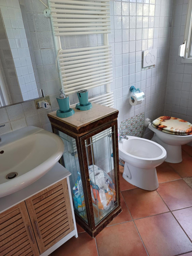 Bathroom 2, Villa Alma, Bari