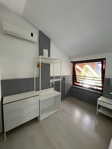 Bedroom 2, Bella Vita Guesthouse -parcheggio privato interno, Novara