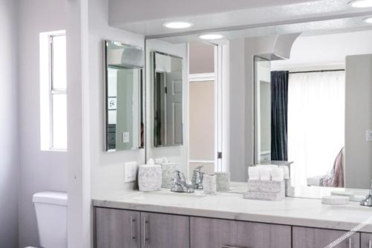 Bathroom 2, The Villas at Emerald Desert RV Resort, Riverside