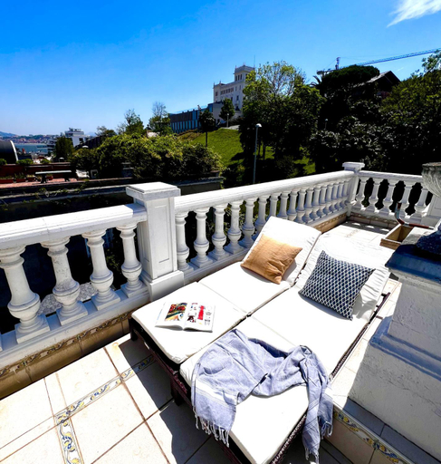 Others 4, Far Out Inn Pension, Guipúzcoa