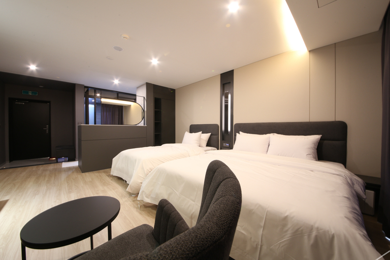 Bedroom 2, Seobusan Tourist Hotel, Gangseo