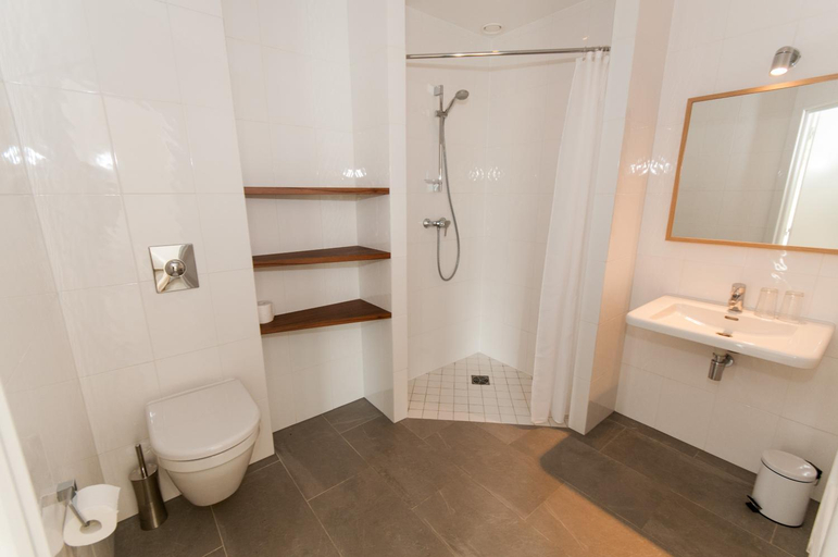 Bathroom 3, Domaine equestre de la Chenaie, Maine-et-Loire