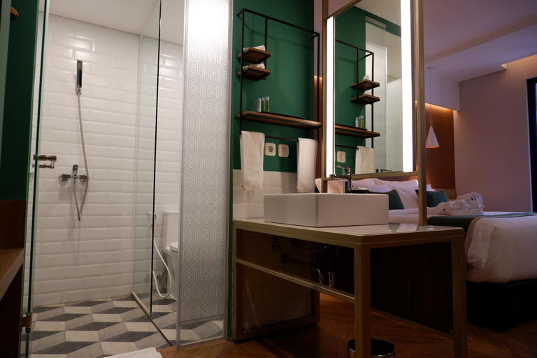 bathroom 14